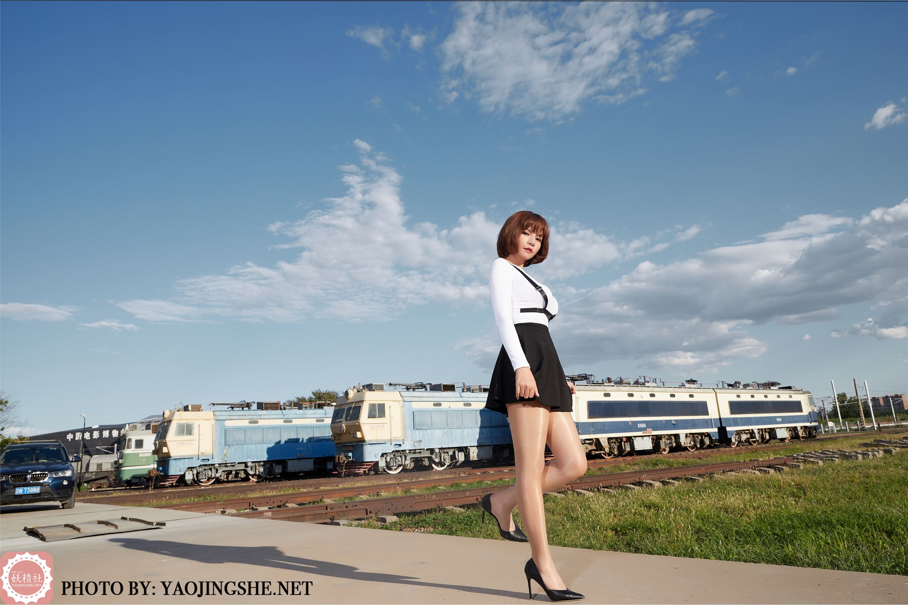 YAOJINGSHE 妖精社 T2042《唐飞飞-逆光车站》